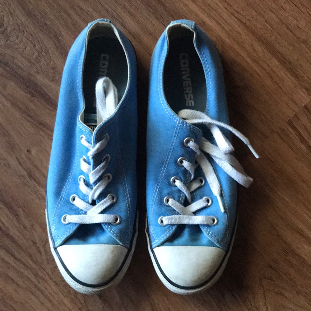 Sky Blue converse size 8 women’s